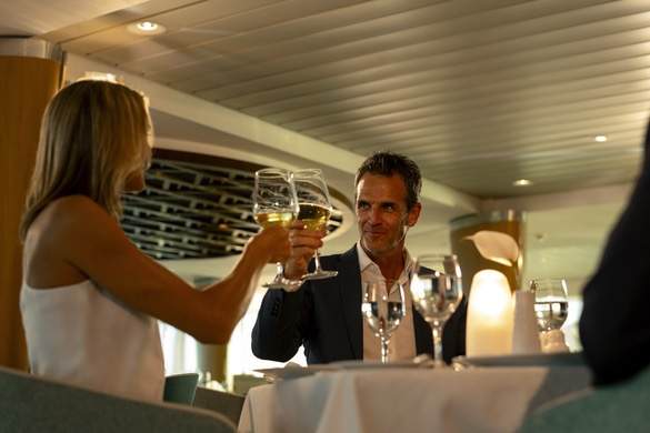 Paul Gauguin Cruises MS Paul Gauguin La Veranda LIfestyle 9 ©Paul Gauguin Cruises.jpg